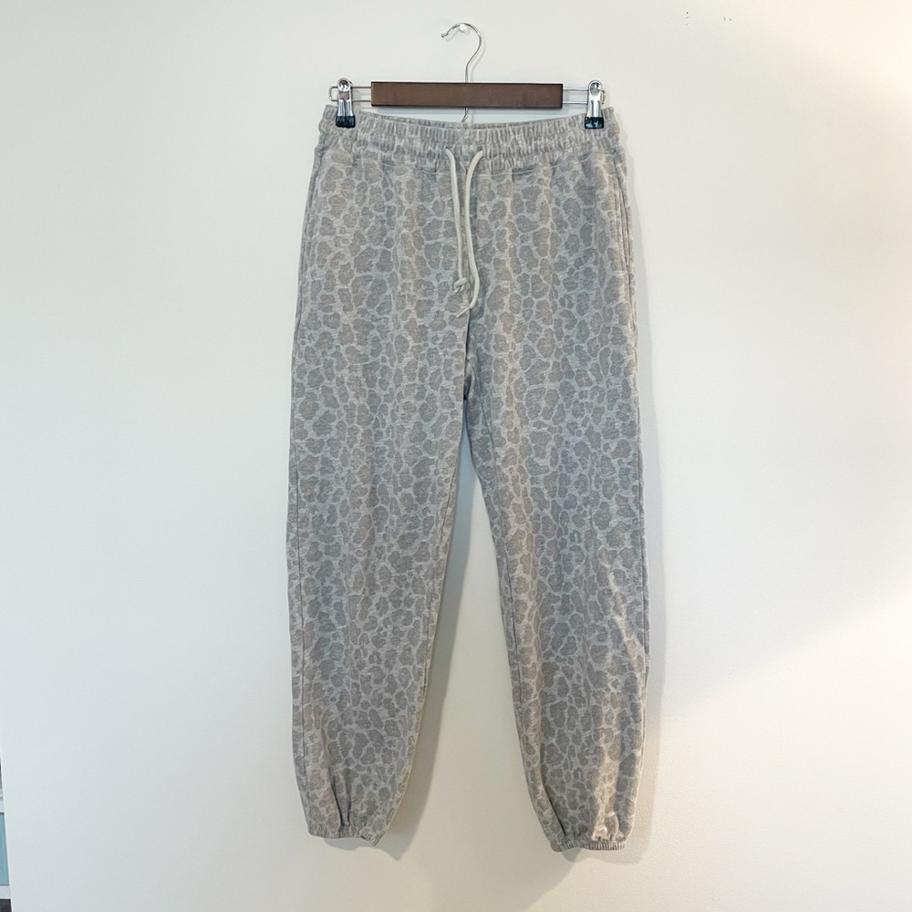 Colsie Gray Leopard Print Joggers
